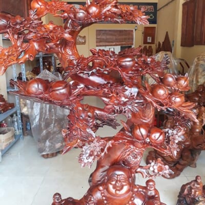 Tượng di lặc ngũ phúc ngồi gốc cây đào